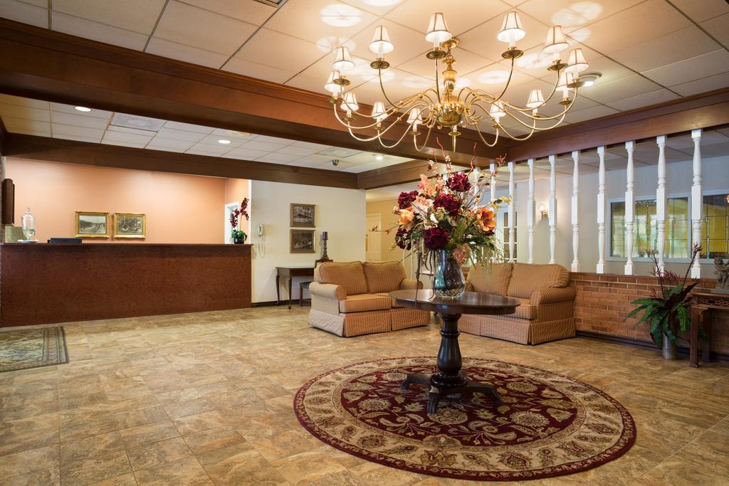 Отель Ramada By Wyndham Ligonier Номер фото